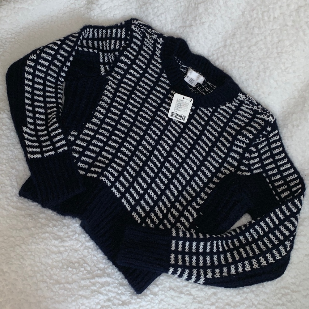 NWT URBAN OUTFITTERS Navy/White Cropped Sweater! - Picture 4 of 5